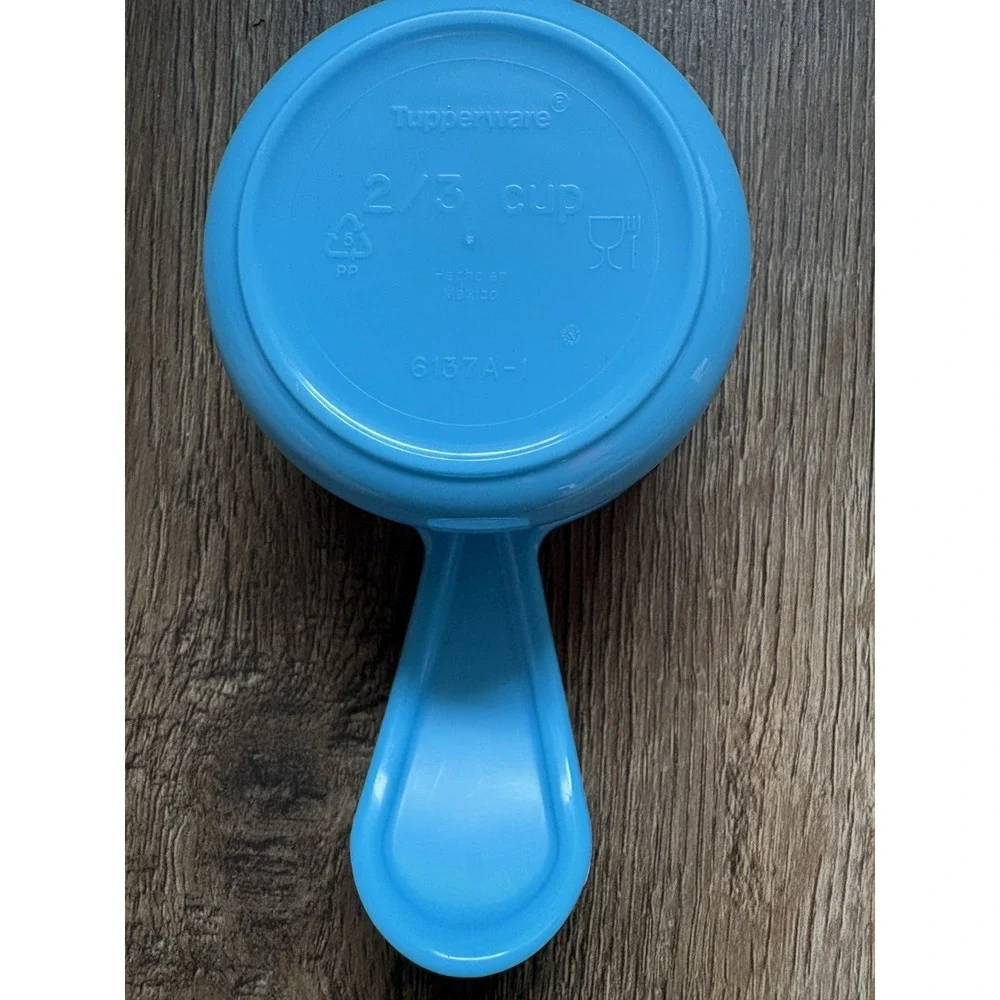 Tupperware Measuring Cups Blue Curved Handles Embossed Set Of 5 Hard To‎ Find